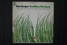 33S08 SEEGER, PETE - GOD BLESS THE GRASS